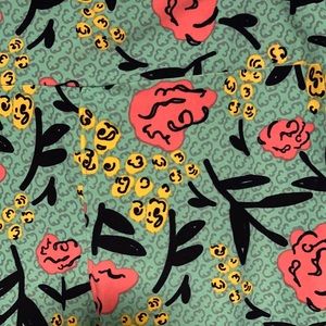 LuLaRoe Leggings Flower Design Tall & Curvy